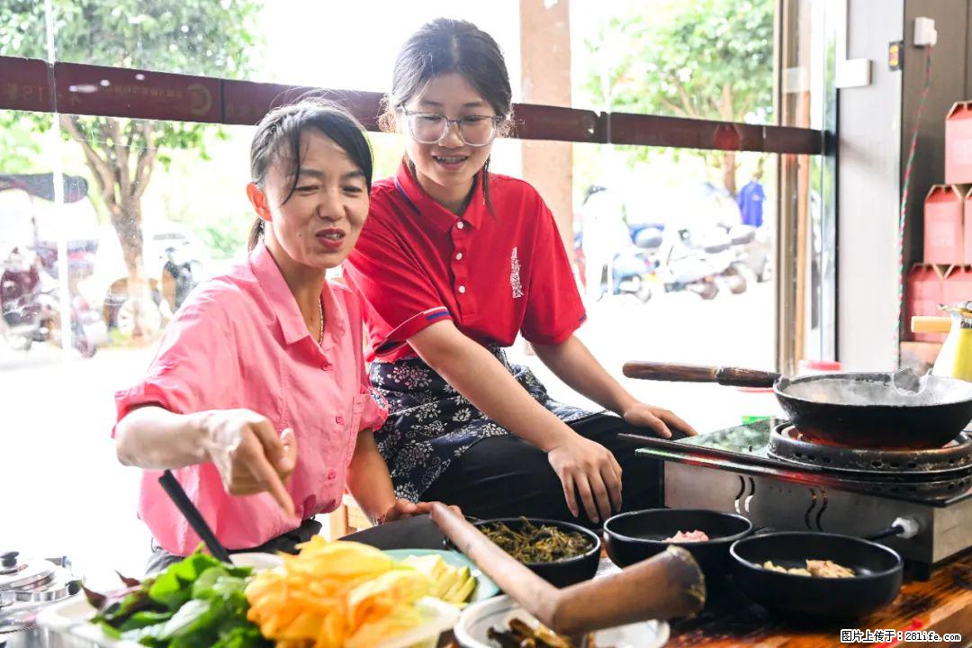 全网追的“扁担女孩”,找了一份暑假工,时薪12元 - 吕梁生活资讯 - 吕梁28生活网 lvliang.28life.com